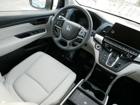 Certified 2026 Honda Odyssey EX-L image 9