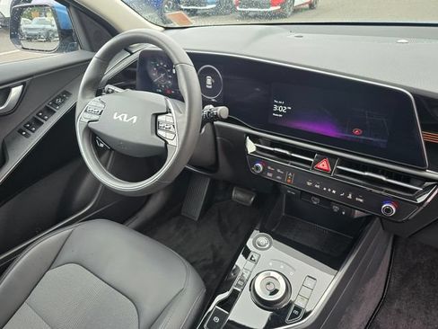 Certified 2024 Kia Niro Wind w/ Wind Preserve Package FWD image 12