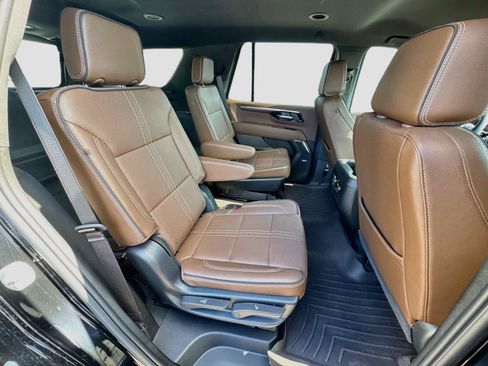 Used 2025 Chevrolet Tahoe High Country AWD/4WD image 13