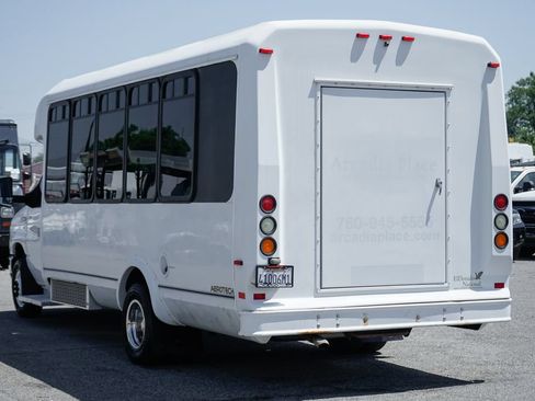 Used 2013 Ford E-450 and Econoline 450 Super Duty w/ Shuttle Bus Prep Pkg RWD image 6