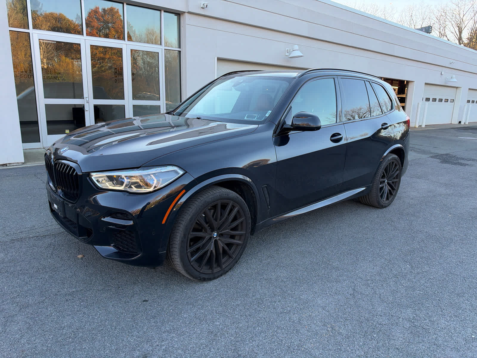 Used 2022 BMW X5 xDrive40i w/ M Sport Package AWD/4WD image 1