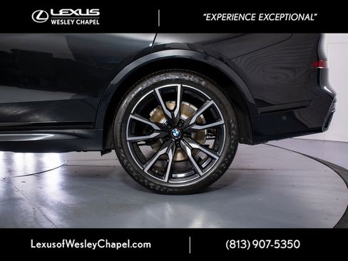 Used 2022 BMW X7 xDrive40i w/ M Sport Package AWD/4WD image 11
