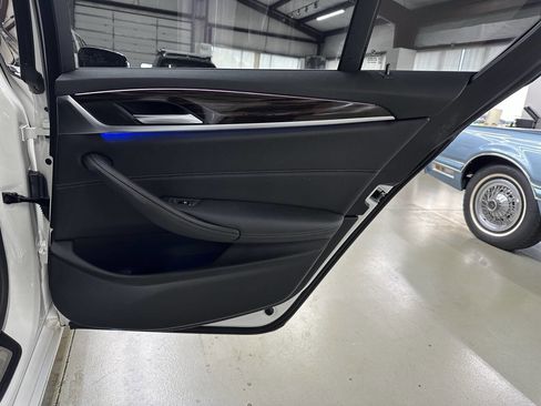 Used 2021 BMW 530i 530i 4dr Sedan w/ Convenience Package image 14