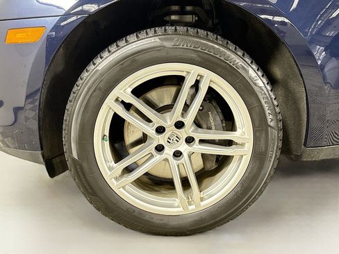 Certified 2022 Porsche Macan image 31