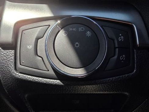 Used 2018 Ford Explorer XLT AWD/4WD image 16