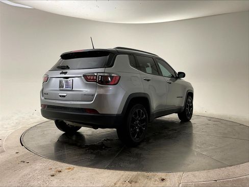 Used 2023 Jeep Compass Latitude AWD/4WD image 4