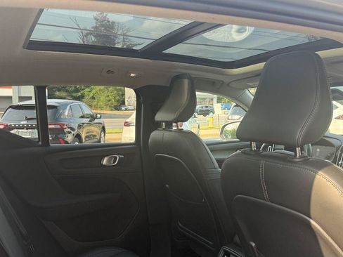 Used 2024 Volvo XC40 B5 Plus AWD/4WD image 18