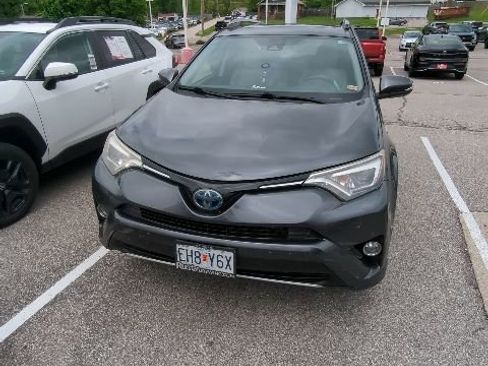 Used 2018 Toyota RAV4 Limited AWD/4WD image 7