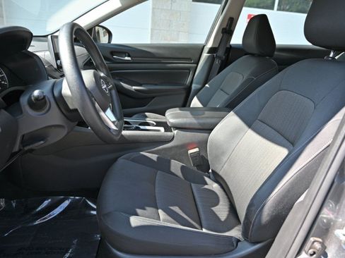 Used 2024 Nissan Altima 2.5 SV FWD image 13