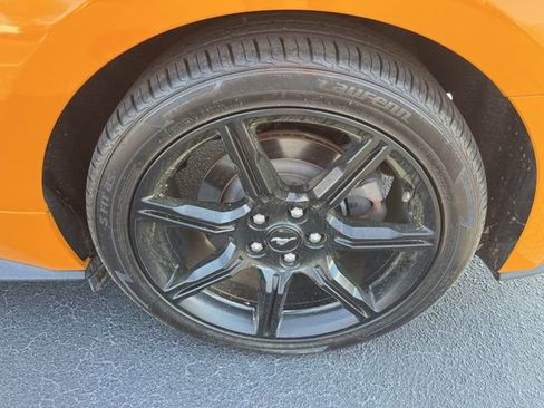 Used 2018 Ford Mustang GT w/ Black Accent Pkg image 28