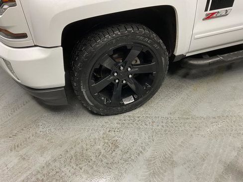 Used 2018 Chevrolet Silverado 1500 LT w/ Rally 2 Edition image 6