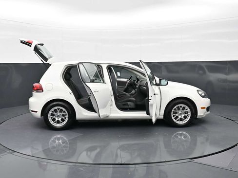 Used 2010 Volkswagen Golf 4-Door FWD image 34