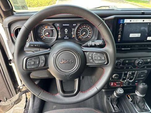 Used 2025 Jeep Wrangler Unlimited Rubicon AWD/4WD image 25