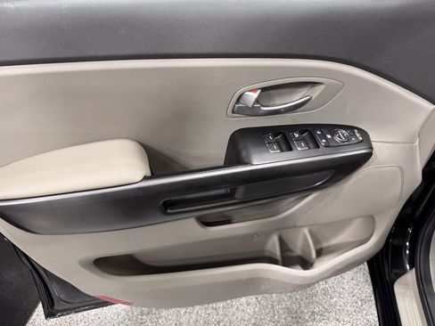 Used 2016 Kia Sedona LX w/ LX Convenience Package image 22