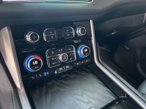 Used 2024 GMC Yukon Denali w/ Denali Reserve Package AWD/4WD image 10