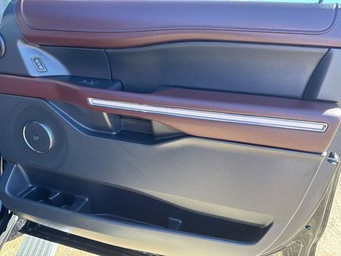 Used 2024 Ford Expedition Limited image 31
