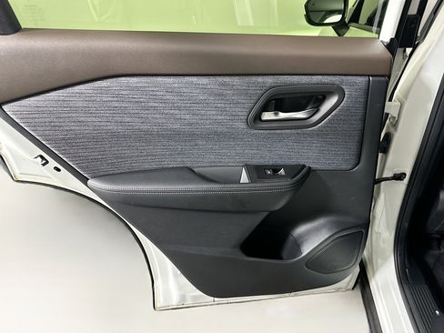 Used 2023 Nissan Rogue SV FWD image 25