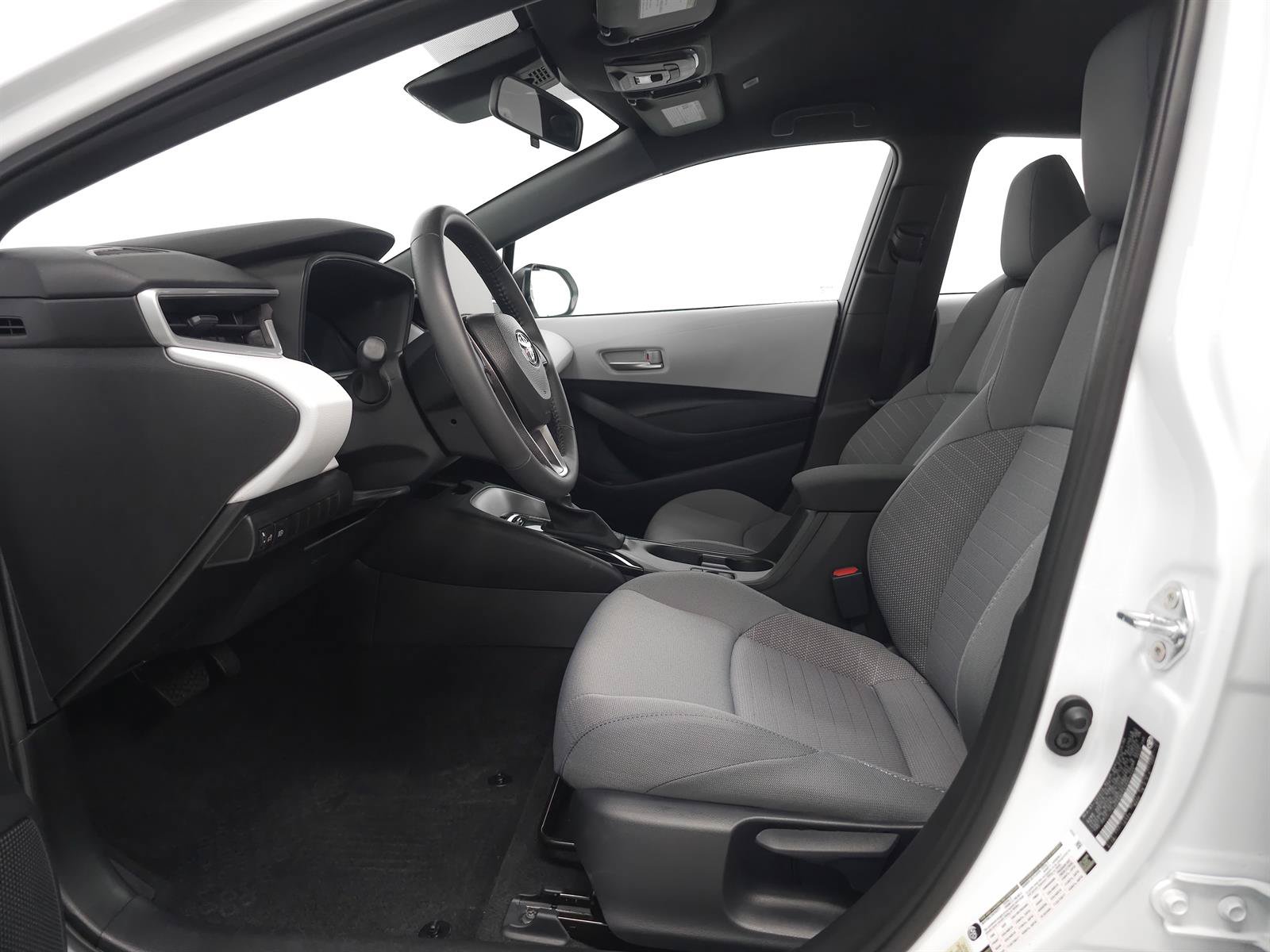 Certified 2026 Toyota Corolla SE w/ SE Package FWD image 4