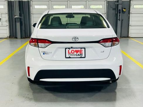Used 2022 Toyota Corolla LE FWD image 15