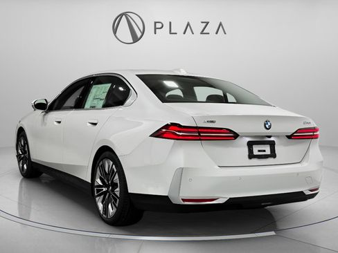 New 2026 BMW 530i xDrive w/ Premium Package image 4