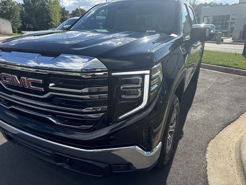 Used 2025 GMC Sierra 1500 SLT AWD/4WD image 6