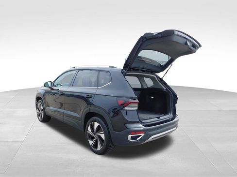 Used 2025 Volkswagen Taos SE AWD/4WD image 21