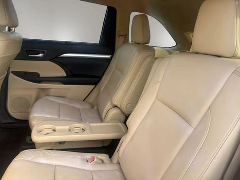 Used 2015 Toyota Highlander XLE FWD image 11