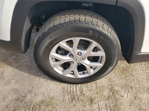 Used 2022 Jeep Grand Cherokee Limited image 7