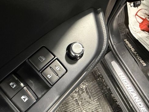 Used 2018 Toyota Highlander Limited Platinum w/ Protection Package #3 image 27