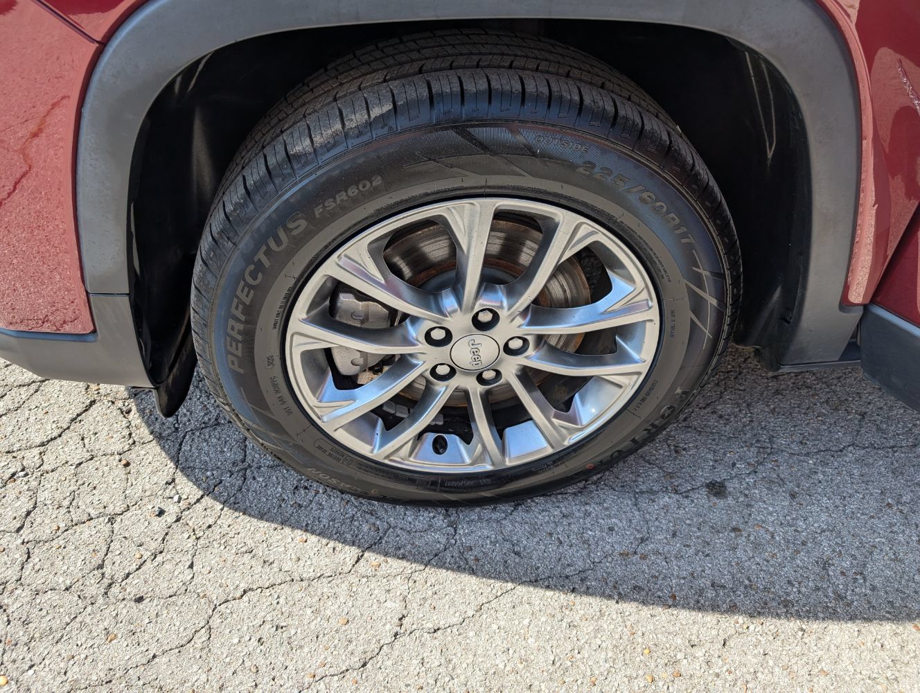 Used 2019 Jeep Cherokee Latitude Plus w/ Comfort/Convenience Group FWD image 26