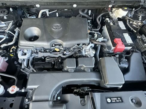 Used 2025 Toyota RAV4 XLE FWD image 12