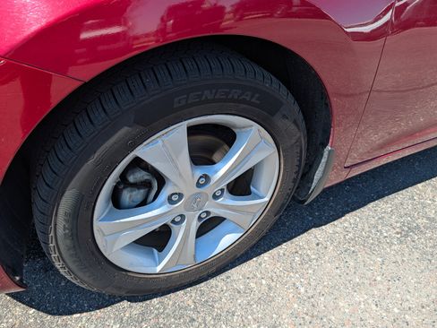 Used 2016 Hyundai Elantra Value Edition FWD image 9