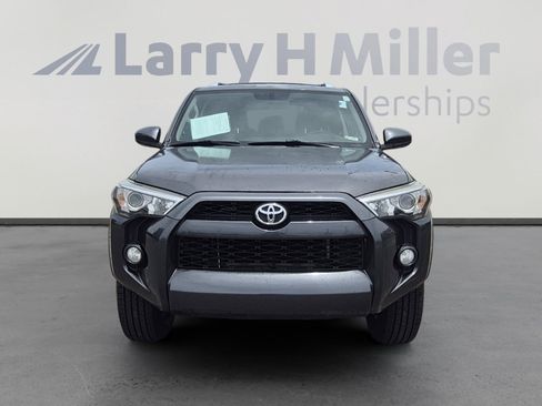 Used 2018 Toyota 4Runner SR5 AWD/4WD image 8