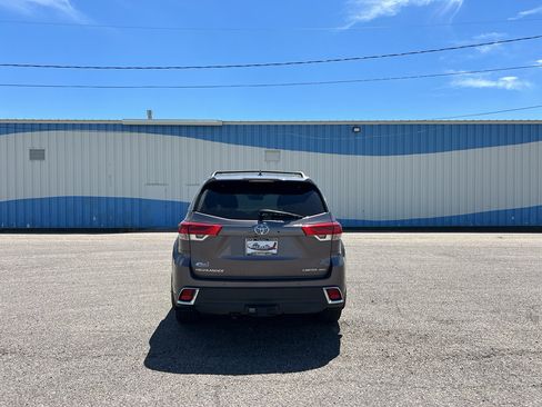 Used 2019 Toyota Highlander Limited Platinum AWD/4WD image 4