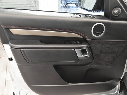 Used 2018 Land Rover Discovery HSE image 12