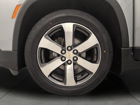 Certified 2023 Chevrolet Traverse LT w/ LT Premium Package AWD/4WD image 3