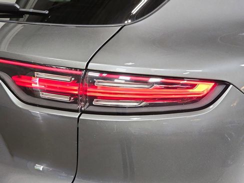 Certified 2023 Porsche Cayenne AWD/4WD image 30