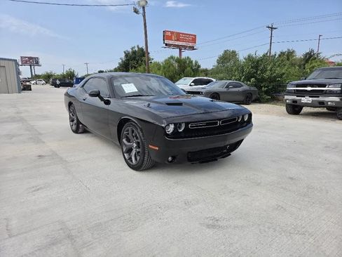 Used 2018 Dodge Challenger SXT Plus RWD image 3
