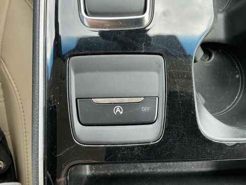 Used 2020 Ford Edge SEL image 50