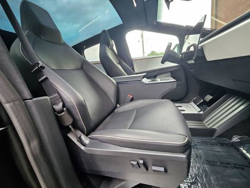 Used 2024 Tesla Cybertruck AWD Crew Cab image 68