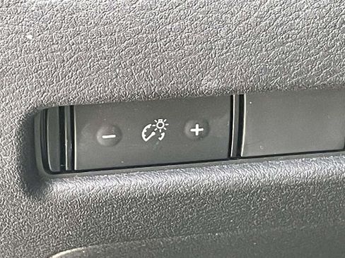 Used 2023 Nissan Rogue S image 16