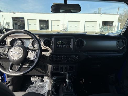 Used 2018 Jeep Wrangler Sport image 17