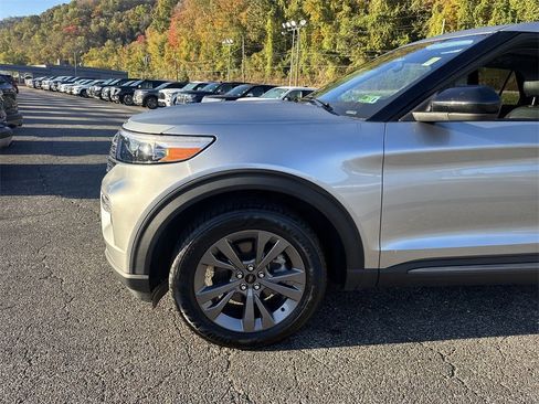 Used 2023 Ford Explorer XLT w/ Equipment Group 202A image 9