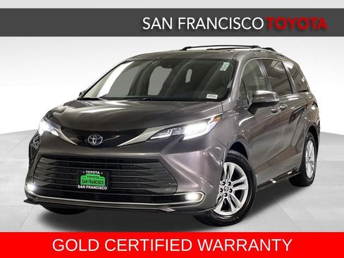 Certified 2021 Toyota Sienna Limited image 1