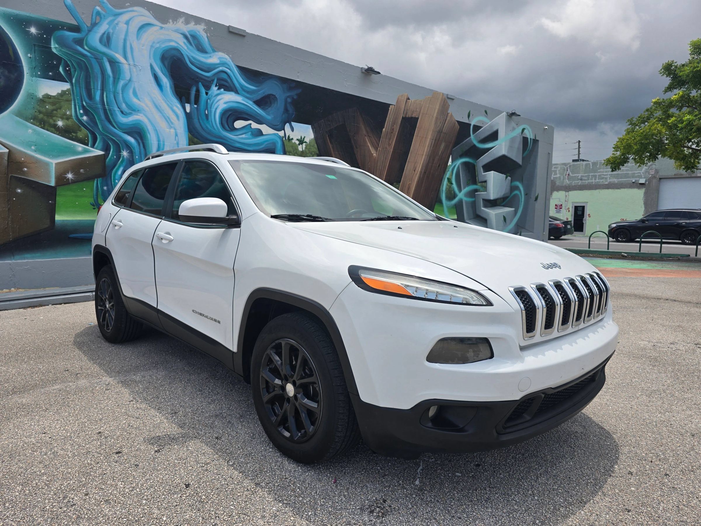 Used 2014 Jeep Cherokee Latitude w/ Comfort/Convenience Group FWD image 5