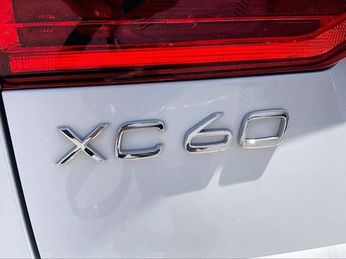 Used 2024 Volvo XC60 B5 Plus w/ Protection Package Premier AWD/4WD image 31