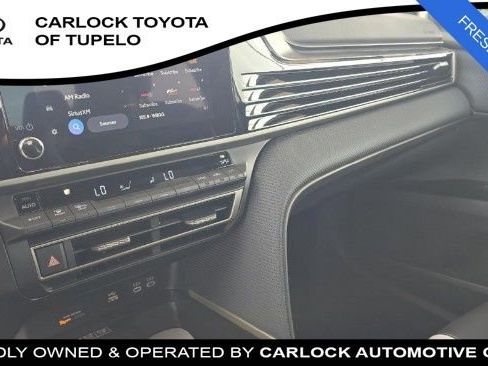 Used 2025 Toyota Camry SE image 10