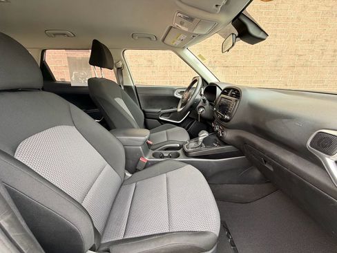 Used 2023 Kia Soul LX image 21