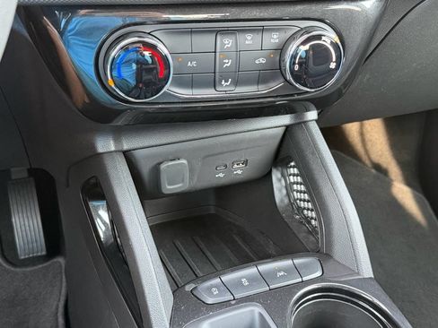 Used 2025 Chevrolet TrailBlazer LT FWD image 25
