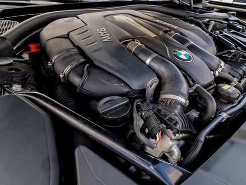 Used 2017 BMW 750i xDrive image 41